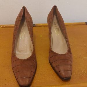 Women Brown  Suede  pumps Size 7.5 AA  by Renzo Fontanelli  fine Shoes